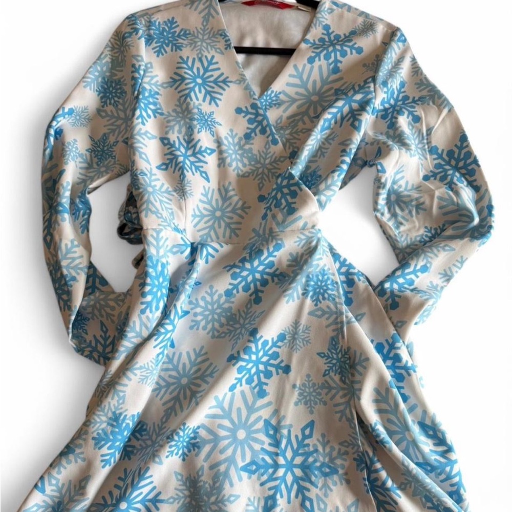 Blue Snowflake Pattern Wrap Dress
